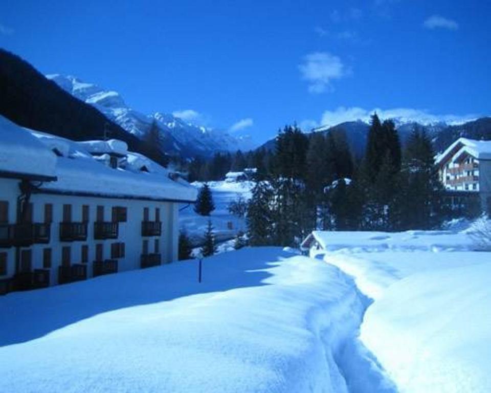 Casa Alpina Sant'Apollinare Hotel Falcade Exterior photo
