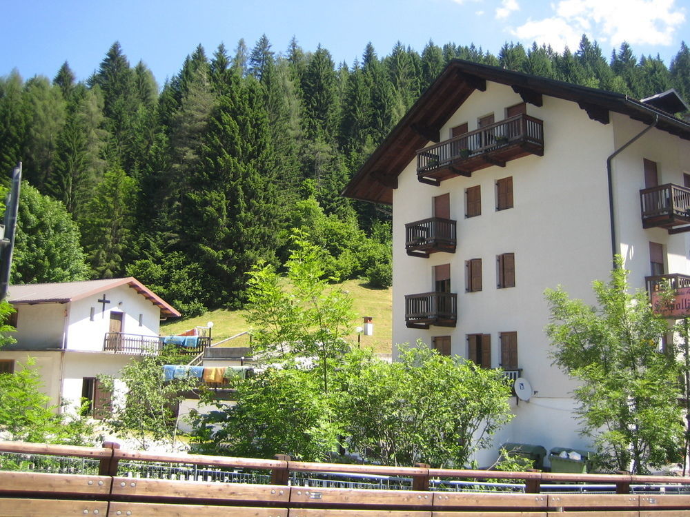 Casa Alpina Sant'Apollinare Hotel Falcade Exterior photo