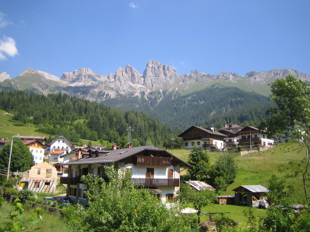 Casa Alpina Sant'Apollinare Hotel Falcade Exterior photo